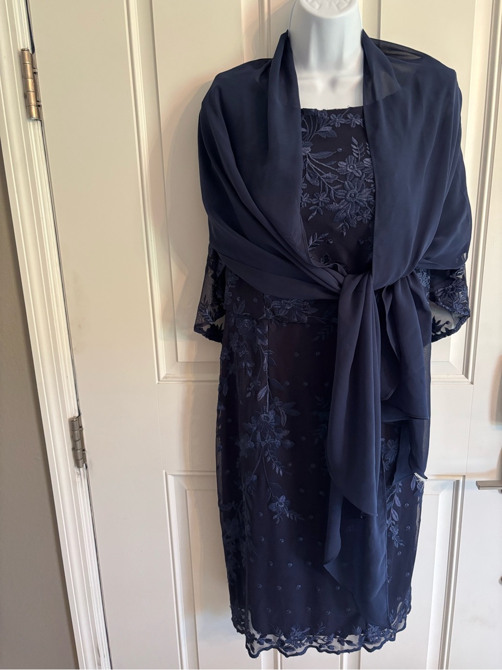 Alex Evenings Navy Floral Embroidered Midi Dress - Picture 2 of 7